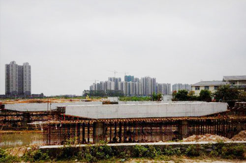  篮球中心T型桥吊梁