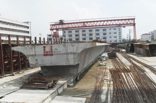  石大一标人行天桥